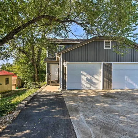 Townhome 1-Min Walk to Lake and Close to Sdc!