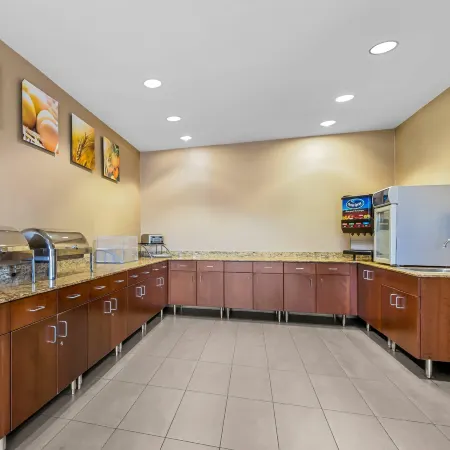 Comfort Inn & Suites West - Medical Center