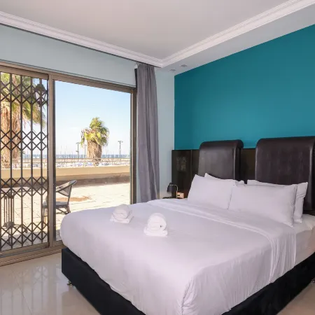 Marina Beach Hotel Отели рядом с достопримечательностью «Парк ХаЯркон»