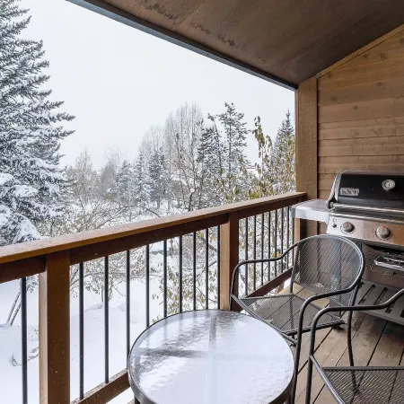 Moraine 27 Townhouse Near Gondola by RedAwning