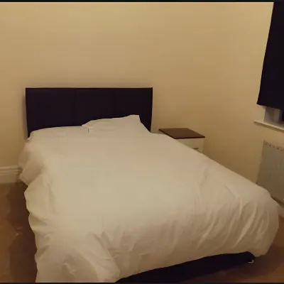 Nearby to Town Centre and Local Amenities At Stoke On Trent Hotels near Staffordshire University