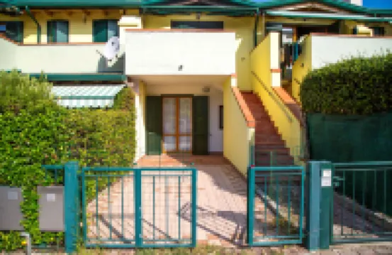 Family flat with two private courtyards