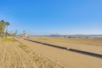 Beachfront Living in Long Beach: 2,500 Sq Ft Condo - Condos