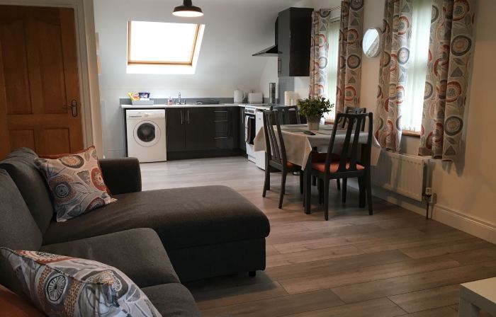 Sea & Mountain View-garden-wi-fi-parking- Sleeps 4