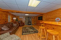 Welcome to Ledgerock, A 3-bedroom Lake Front house on The Great Sacandaga Lake.