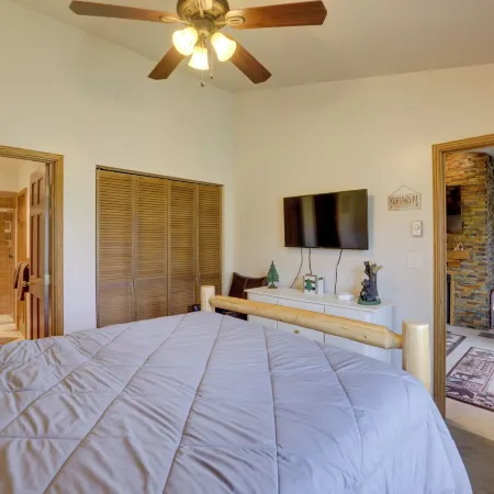 Ski-in/Ski-Out Brian Head Condo w/ Pool Access!