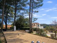 Detached 2-Bedroom House with Private Garden and Terrace. Quiet Location and Pool Hotels in Pertuis
