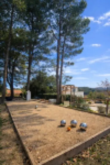 Detached 2-Bedroom House with Private Garden and Terrace. Quiet Location and Pool Hotels in Pertuis