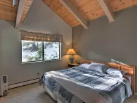 Stateline Ski House Walk to Boulder Lift! Hotels in Stateline