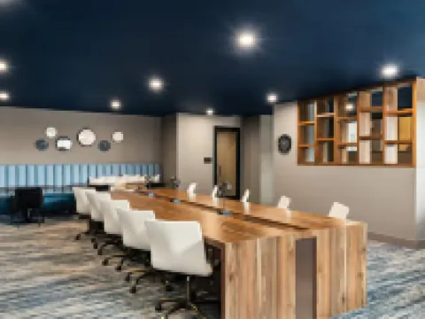 Designer 2BR | Gym, Parking Hotels in White Plains