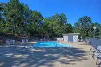 Hot Springs Village Inn - piscina