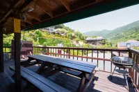 Gurye Solbachi Boineun Punggyeong Pension