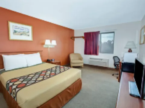 克里斯特爾萊克温德姆速8酒店 克里斯特爾萊克酒店