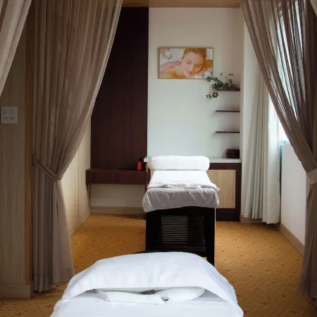 Van Phat Riverside Hotel