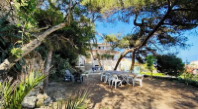 Magnificent villa facing the sea for 18 people