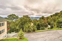 Scenic Views! Ski-in/Ski-Out Condo in Beech Mtn - 발코니