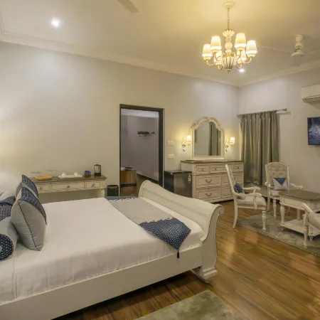Tuli Veer Bagh Resort Turia