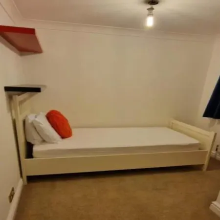 Standard Single Room - Shared