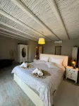 Villa Seashore: Dreamy villa by the sea side with heated pool