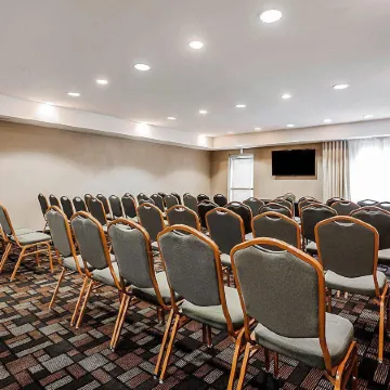 Comfort Suites Independence - Kansas City