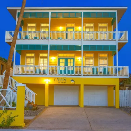 Luxury - 1 Min to Beach - Pool - New Remodel
