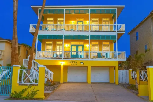 Luxury - 1 Min to Beach - Pool - New Remodel