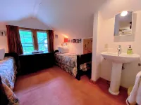 23sr Traditional Austrian Chalet at the Base of Cannon Ski Area in Franconia Notch