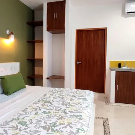 Large Room, Beach 1 Block, Starlink Wi-Fi