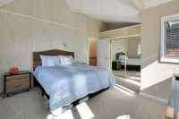 Lighthouse Beach House - Homestays