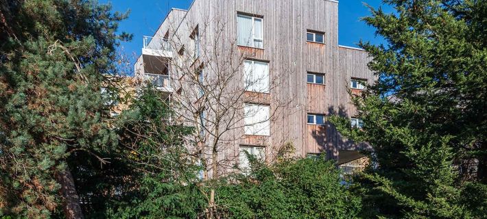 Stunning 2BR Flat With Balcony Hotel a Maidenhead