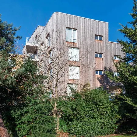 Stunning 2BR Flat With Balcony