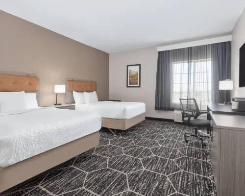 La Quinta Inn & Suites by Wyndham Fairfield TX Hotels in Freestone County