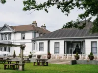 Room 4 Manor Park Country House in Swansea Sleeps 2 Hotel di Clydach