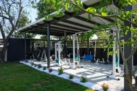 Villa Black & White  Dassia - 4 estrellas