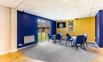 Days Inn by Wyndham Warwick North M40