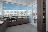 Maj Premium Residence - breakfast