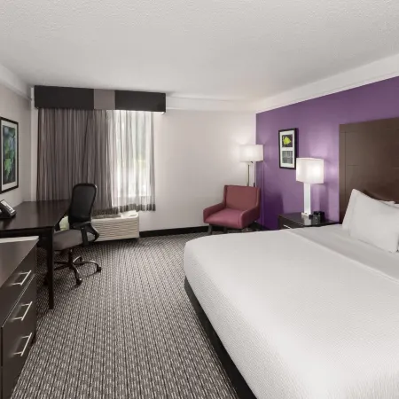 La Quinta Inn & Suites by Wyndham Austin Round Rock