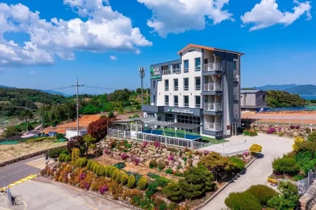 Yeosu Little Forest Pension