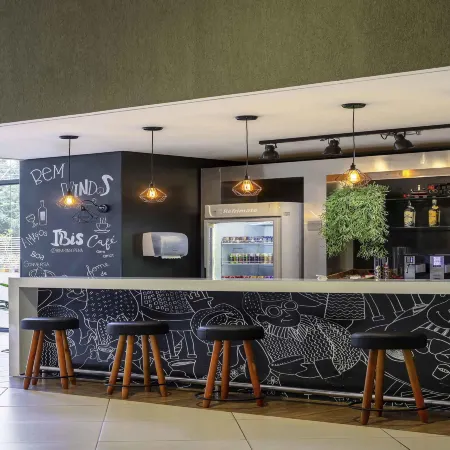 ibis BH Afonso Pena Savassi Отели рядом с достопримечательностью «Площадь Свободы»