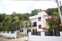 Maple House Kandy Hotels in Halloluwa