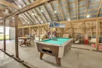 Historic Barn/Lodge and 3 Others - 2 Mi from Town - Alloggi