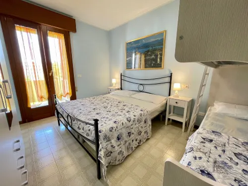 Spacious beachside flat with terrace - Huoneistot