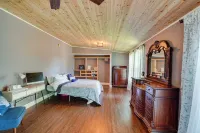 Lakefront West Sand Lake Home w/ Beach Access! - Homestays