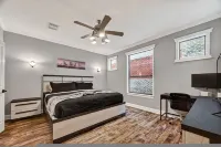Skyline Views Rooftop Retreat Sleeps 8 - Homestays