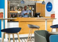 Holiday Inn Express CARDIFF BAY by IHG - bar