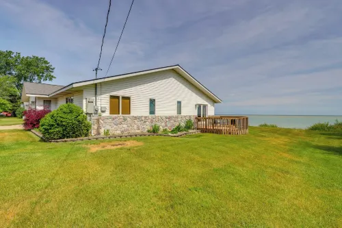 Waterfront Lake Huron Getaway w/ Private Beach - Wifi