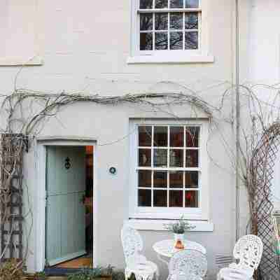 Artists Hideaway in Cowfold Hotel Exterior
