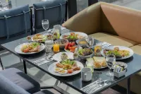 Holiday Inn & Suites SIRACHA LAEMCHABANG by IHG - breakfast