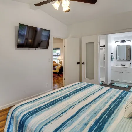 Newly Remodeled, Great Porches, and Dog Friendly