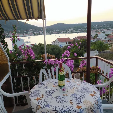 Romantic Apartment with Sea View Vinie, Dalmatia